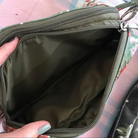 ✨Small WATERPROOF crossbody bag✨ bought in Korea - Picture 3 of 3
